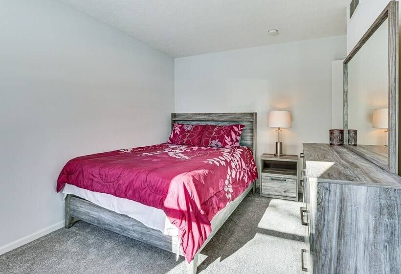 Home W/ Fire Pit & Sunroom: 9 Mi To Downtown Akron