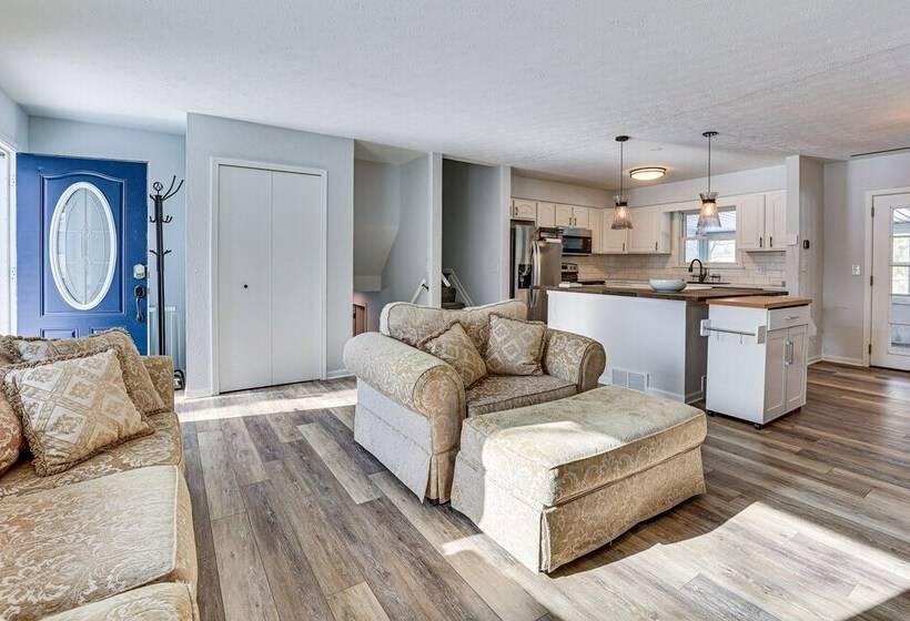 Home W/ Fire Pit & Sunroom: 9 Mi To Downtown Akron