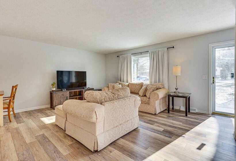 Home W/ Fire Pit & Sunroom: 9 Mi To Downtown Akron