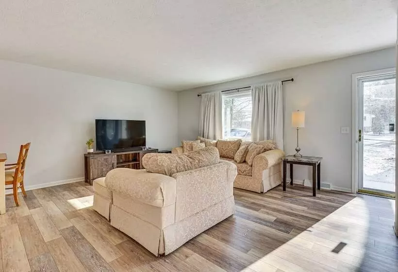 Home W/ Fire Pit & Sunroom: 9 Mi To Downtown Akron