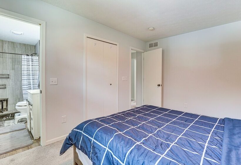 Home W/ Fire Pit & Sunroom: 9 Mi To Downtown Akron