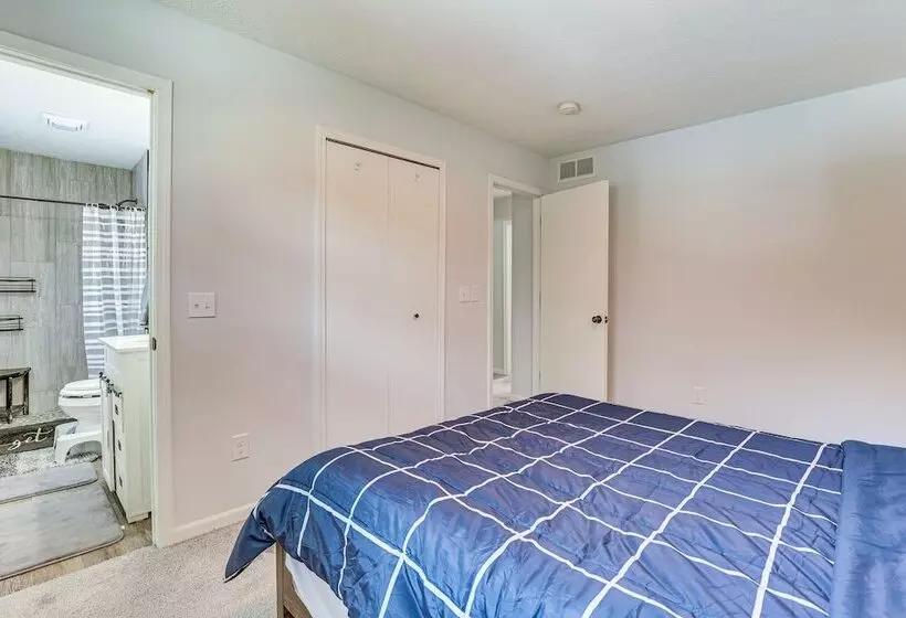 Home W/ Fire Pit & Sunroom: 9 Mi To Downtown Akron