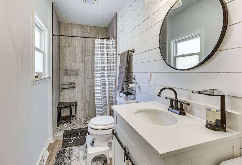 Home W/ Fire Pit & Sunroom: 9 Mi To Downtown Akron