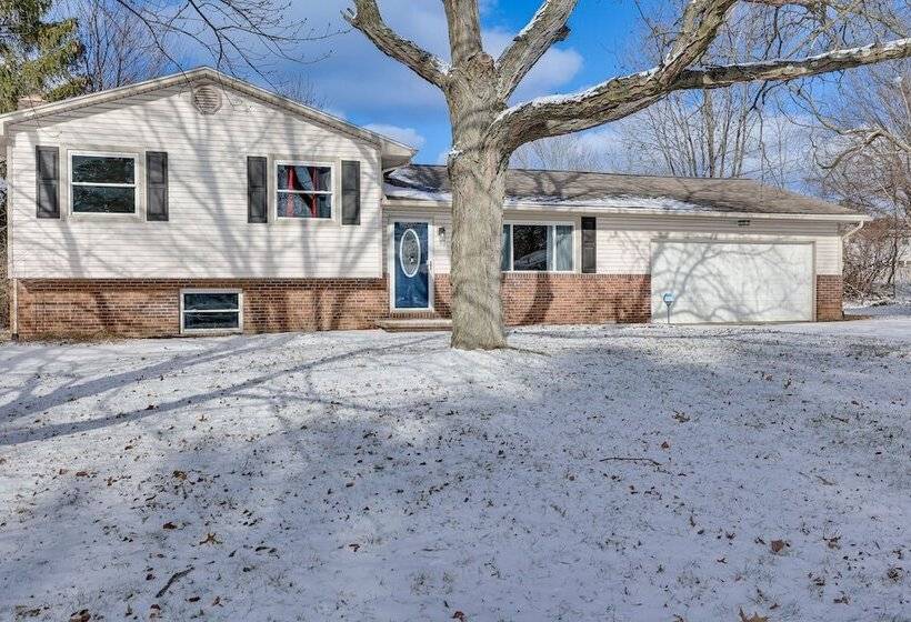 Home W/ Fire Pit & Sunroom: 9 Mi To Downtown Akron