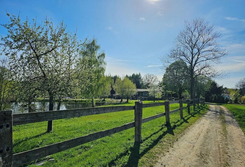 Отель Denkmalgeschütztes Rittergut Hexenburg