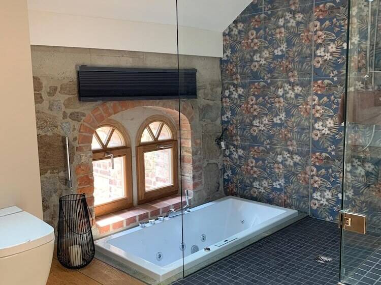 Отель Denkmalgeschütztes Rittergut Hexenburg