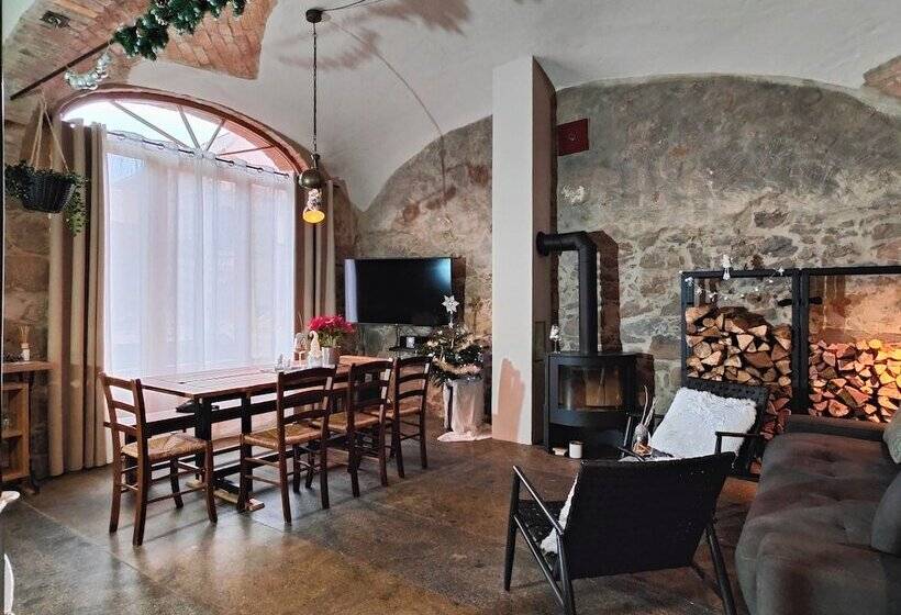 Отель Denkmalgeschütztes Rittergut Hexenburg