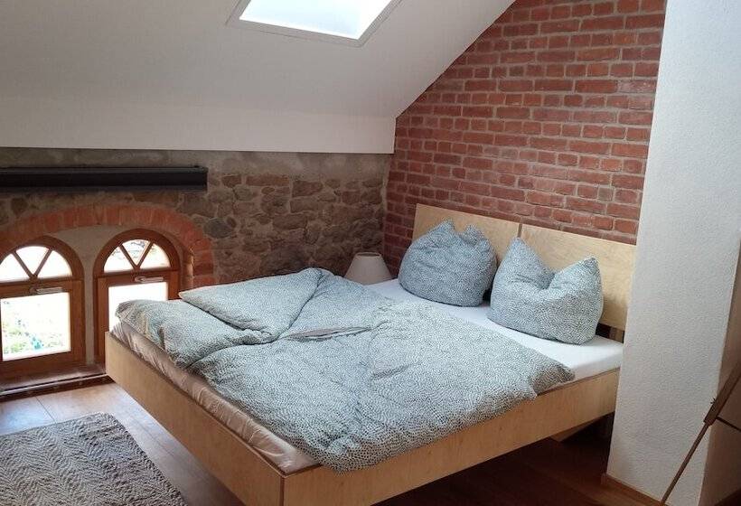 Отель Denkmalgeschütztes Rittergut Hexenburg