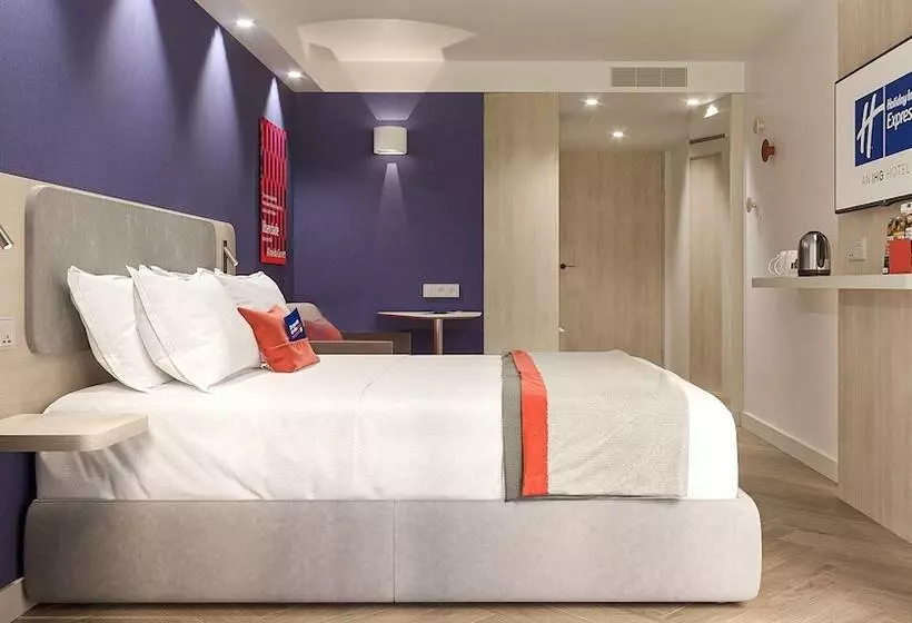 هتل Holiday Inn Express Porto Boavista, An Ihg