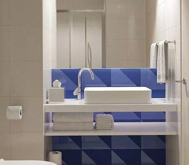 هتل Holiday Inn Express Porto Boavista, An Ihg