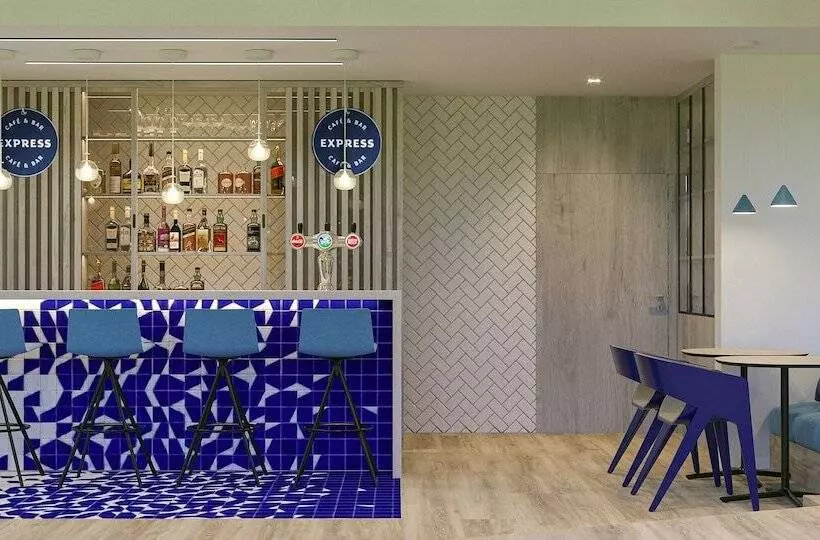 هتل Holiday Inn Express Porto Boavista, An Ihg