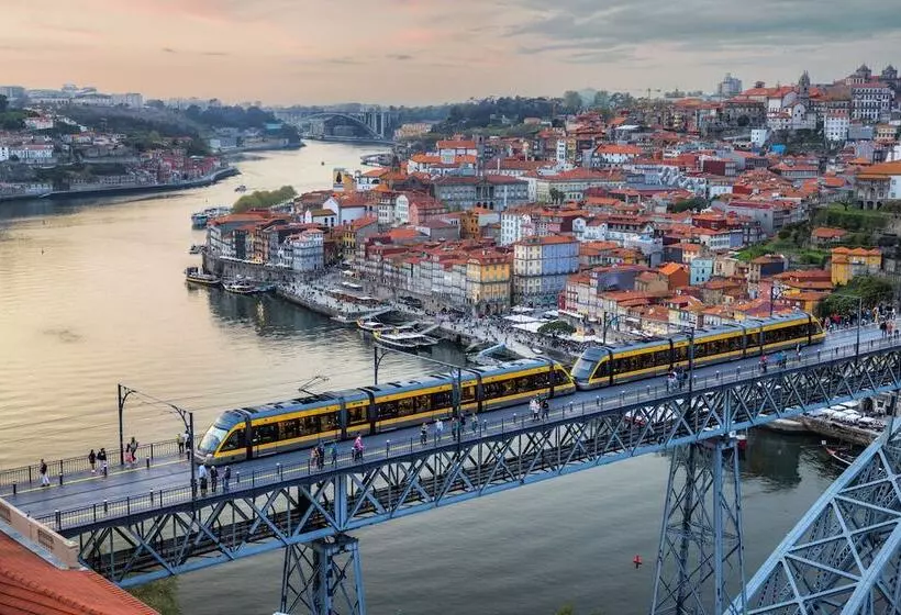 هتل Holiday Inn Express Porto Boavista, An Ihg