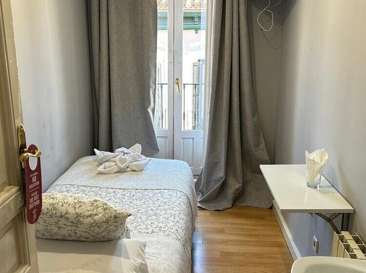 هتل Hostal New Dream Madrid