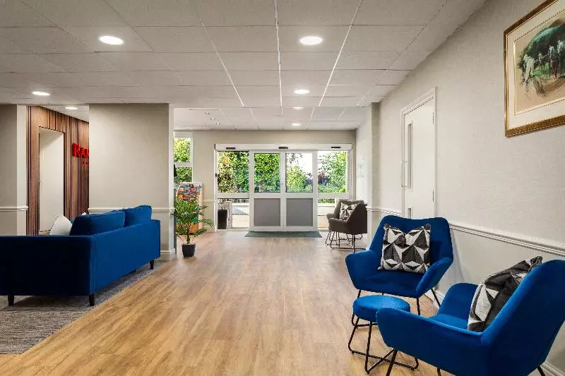 ホテル Ramada By Wyndham Cheltenham