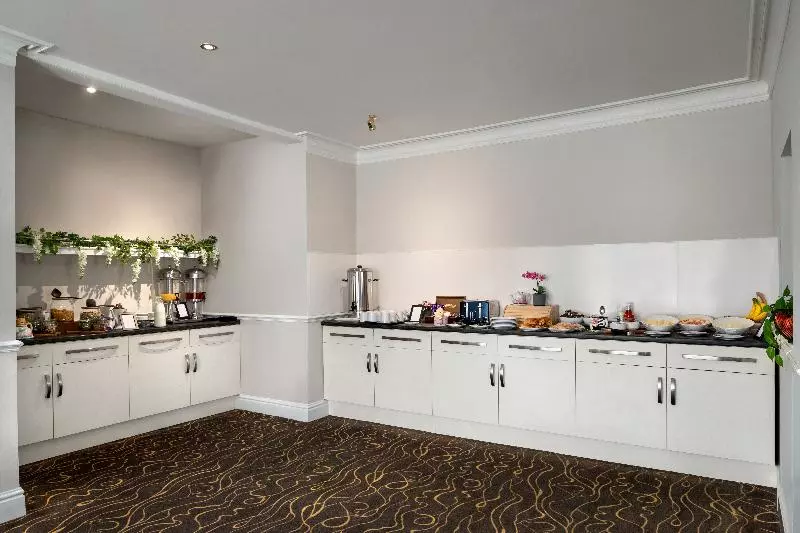 ホテル Ramada By Wyndham Cheltenham