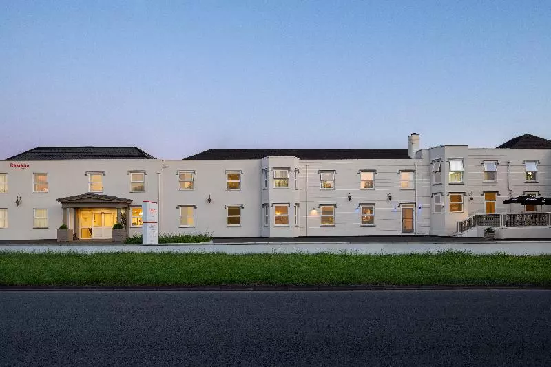 ホテル Ramada By Wyndham Cheltenham