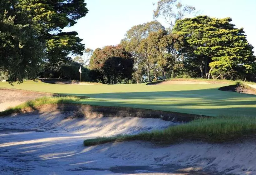 ホテル The Victoria Golf Club