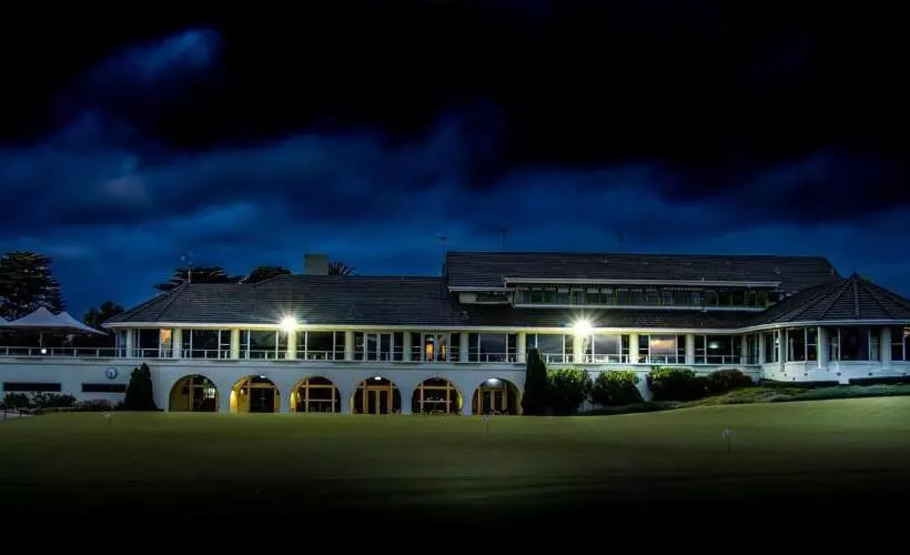 ホテル The Victoria Golf Club