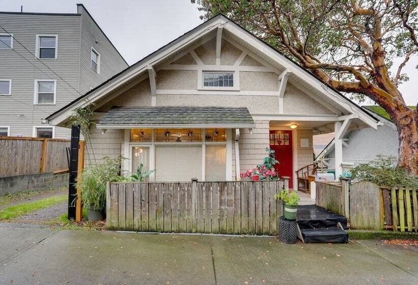 Walkable Seattle Home: 2 Mi To Pike Place Market