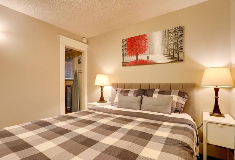 Walkable Seattle Home: 2 Mi To Pike Place Market