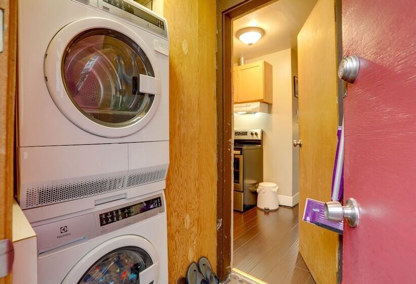 Walkable Seattle Home: 2 Mi To Pike Place Market