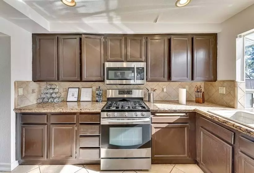 Lake Elsinore Home W/ Pool   44 Mi To Disneyland!