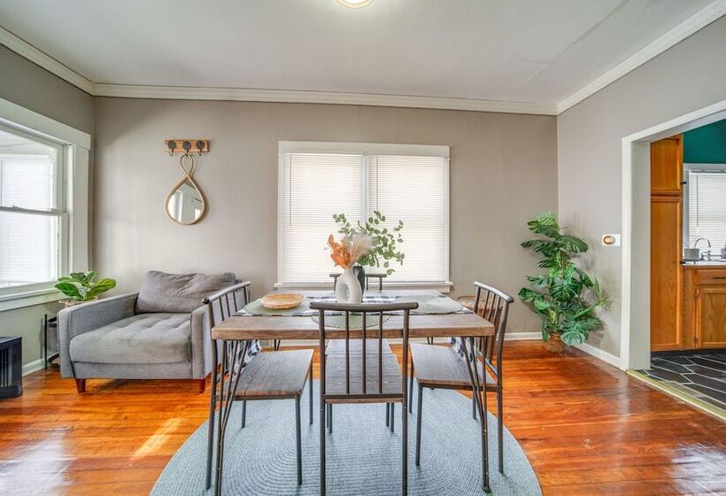 Modern Garfield Heights Home: 13 Mi To Cleveland!