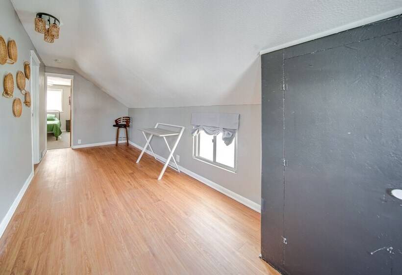 Modern Garfield Heights Home: 13 Mi To Cleveland!