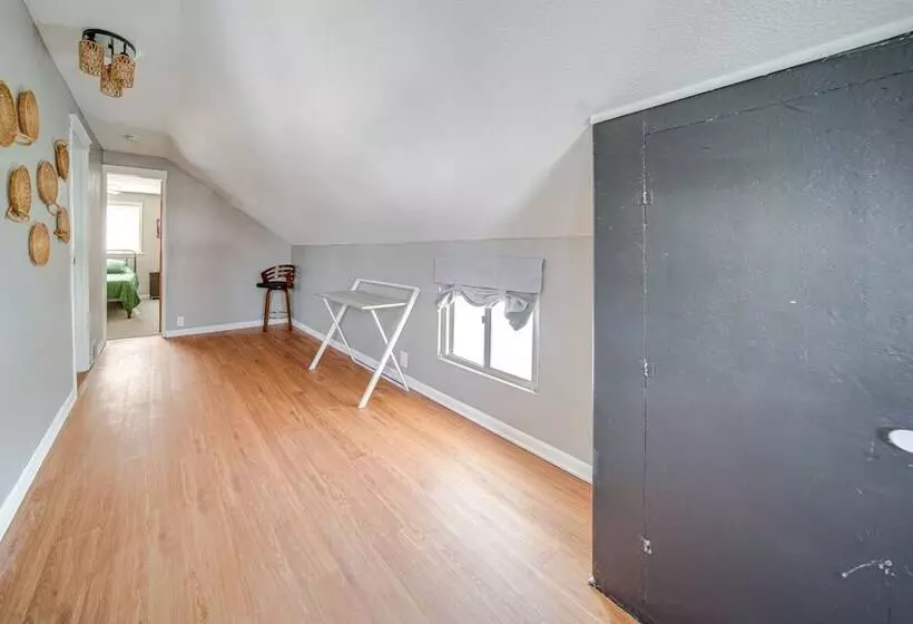 Modern Garfield Heights Home: 13 Mi To Cleveland!