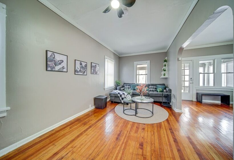 Modern Garfield Heights Home: 13 Mi To Cleveland!