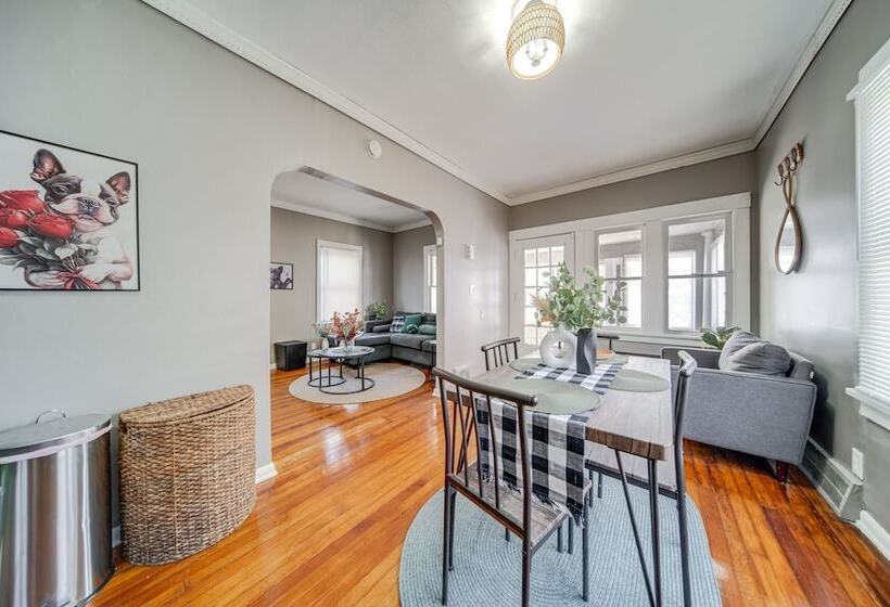 Modern Garfield Heights Home: 13 Mi To Cleveland!