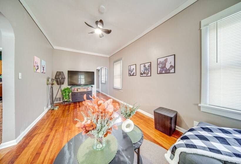 Modern Garfield Heights Home: 13 Mi To Cleveland!