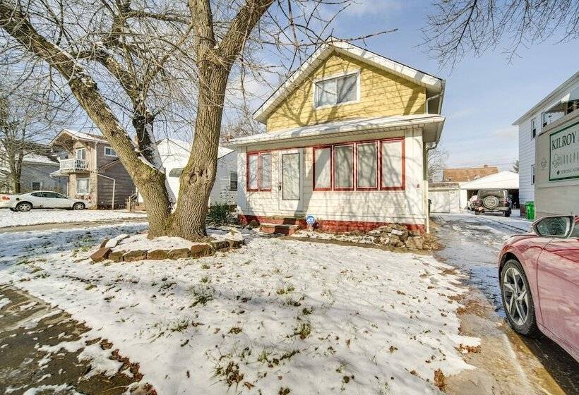 Modern Garfield Heights Home: 13 Mi To Cleveland!