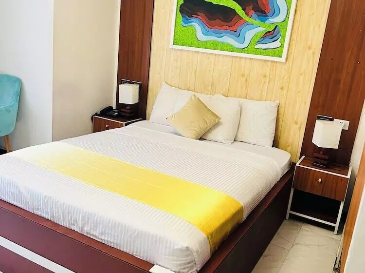 پانسیون Abat Guest House