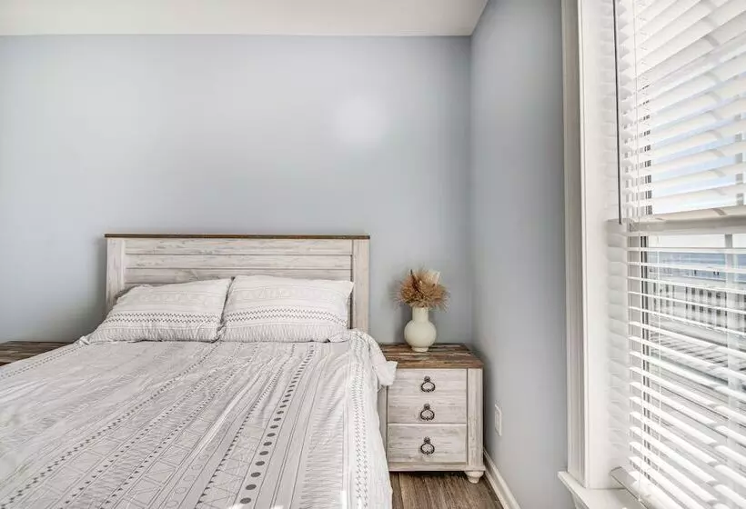 Private Beach & Deck: Bayfront Home In Hayes!