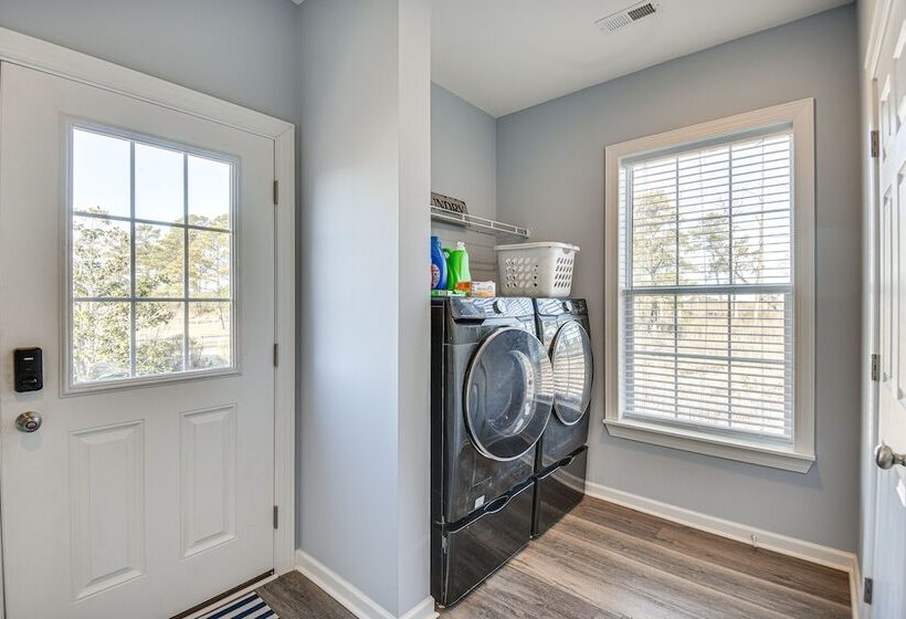 Private Beach & Deck: Bayfront Home In Hayes!