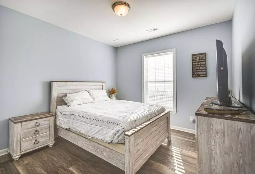 Private Beach & Deck: Bayfront Home In Hayes!