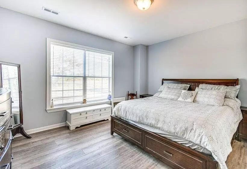 Private Beach & Deck: Bayfront Home In Hayes!