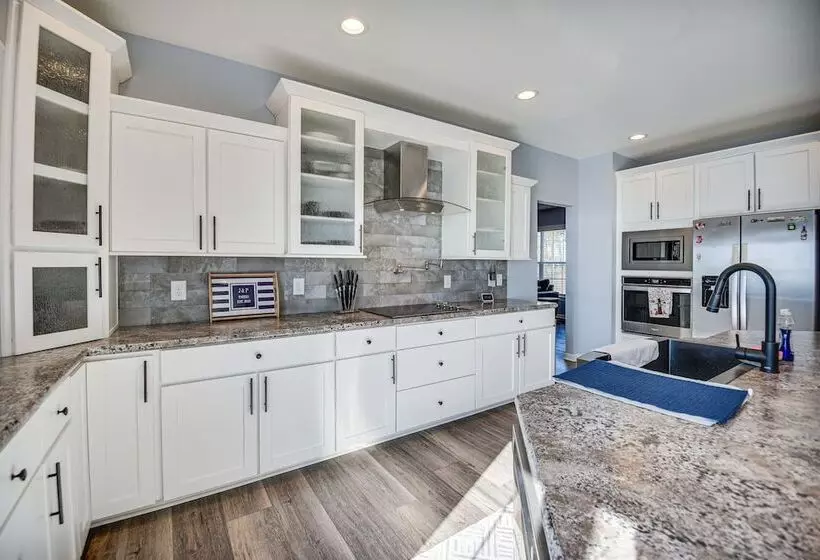 Private Beach & Deck: Bayfront Home In Hayes!