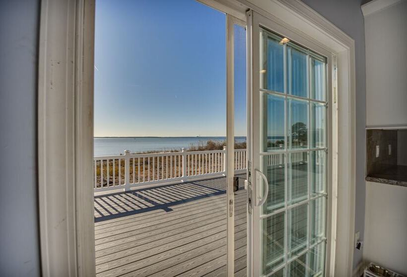 Private Beach & Deck: Bayfront Home In Hayes!