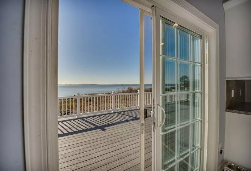 Private Beach & Deck: Bayfront Home In Hayes!