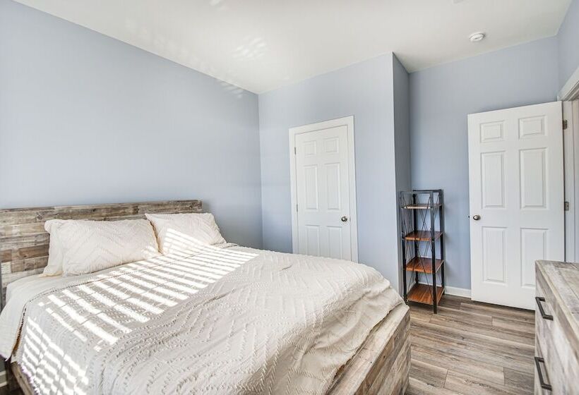 Private Beach & Deck: Bayfront Home In Hayes!