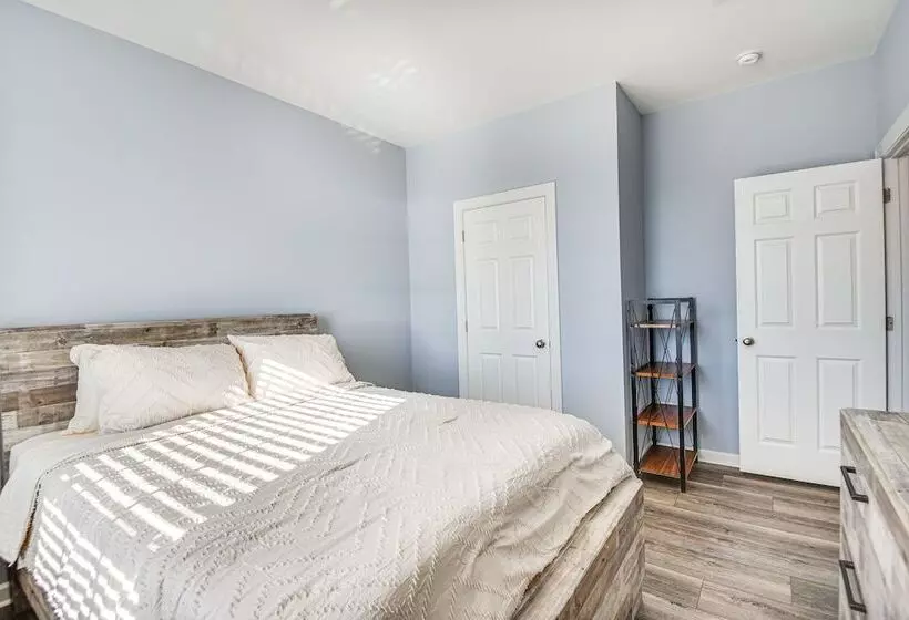 Private Beach & Deck: Bayfront Home In Hayes!