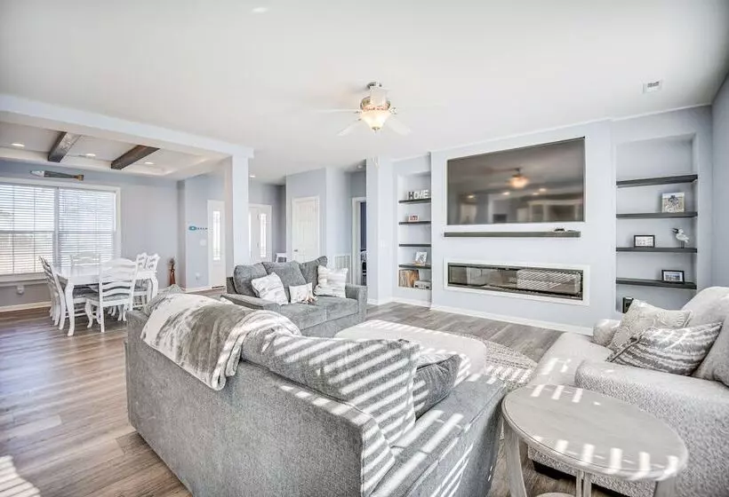 Private Beach & Deck: Bayfront Home In Hayes!