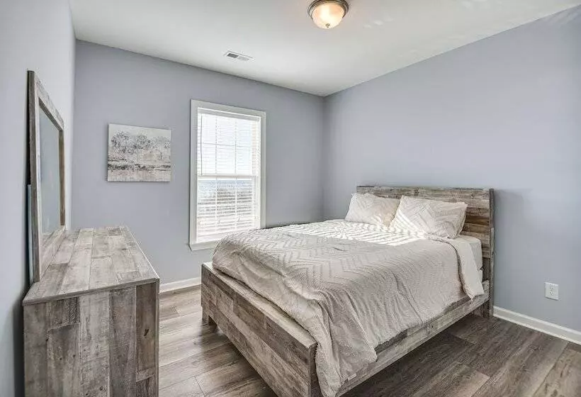 Private Beach & Deck: Bayfront Home In Hayes!