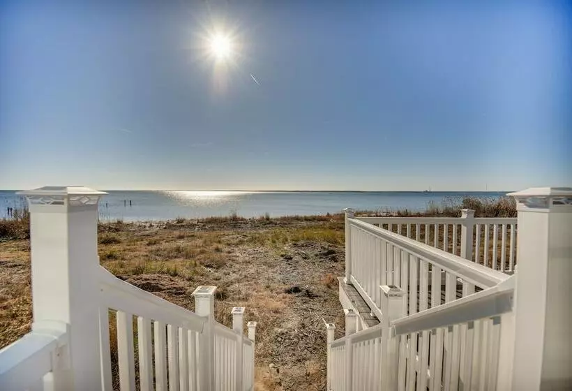 Private Beach & Deck: Bayfront Home In Hayes!