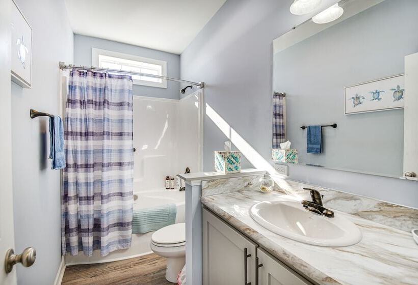 Private Beach & Deck: Bayfront Home In Hayes!