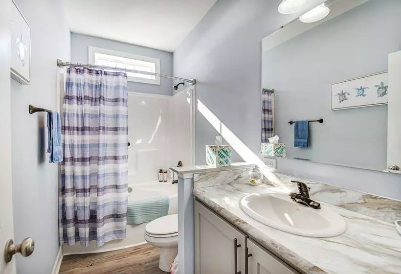 Private Beach & Deck: Bayfront Home In Hayes!