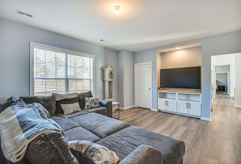 Private Beach & Deck: Bayfront Home In Hayes!