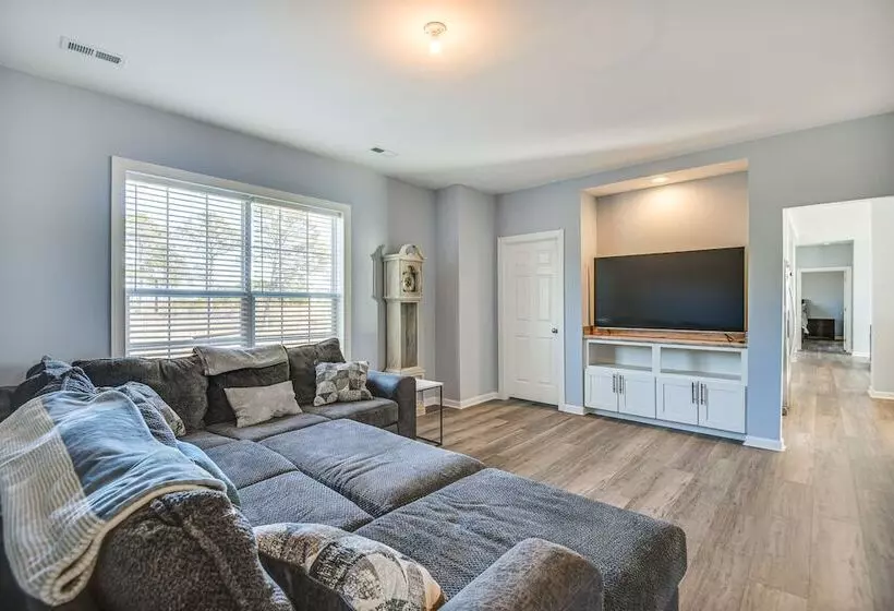 Private Beach & Deck: Bayfront Home In Hayes!